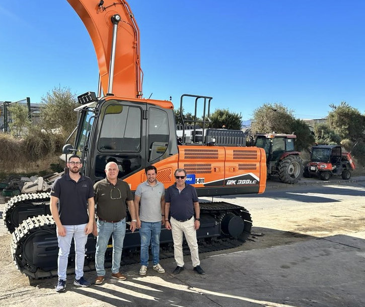 New DEVELON Excavator Working on Murcia-Almería High Speed Rail
